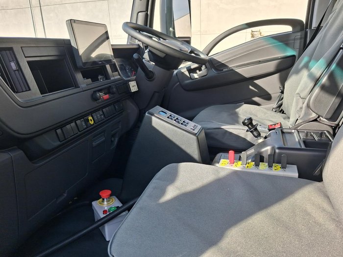 2026 Isuzu F Series FYJ 320-355 AT R60