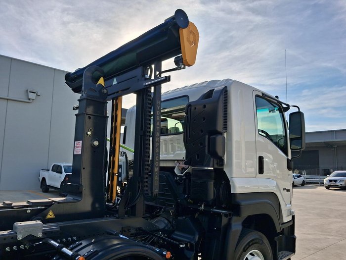 2026 Isuzu F Series FYJ 320-355 AT R60