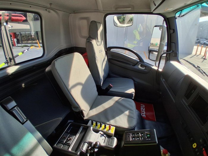 2026 Isuzu F Series FYJ 320-355 AT R60
