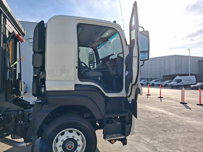 2026 Isuzu F Series FYJ 320-355 AT R60