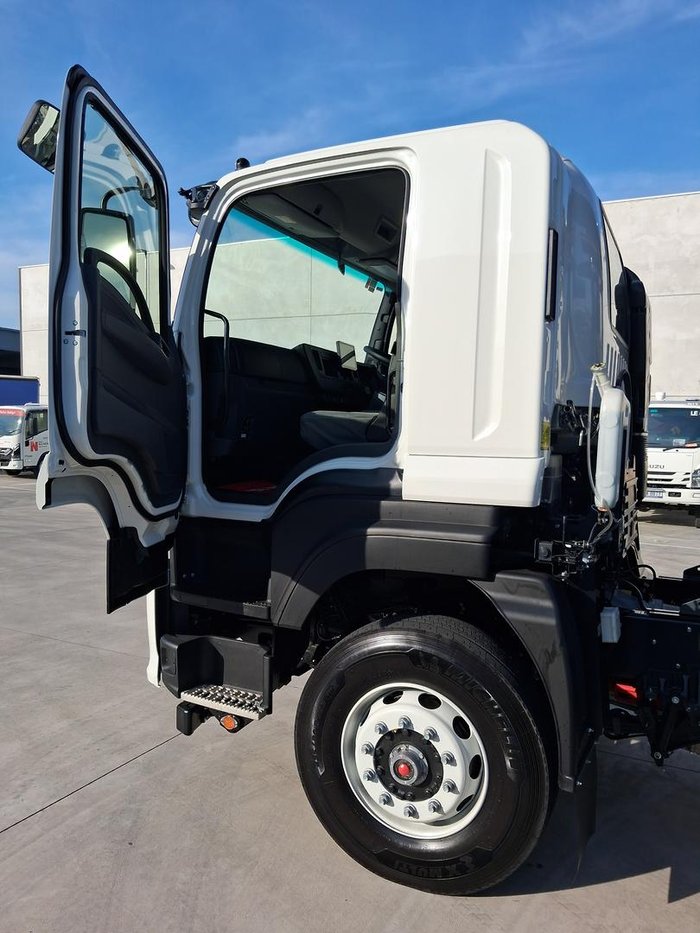 2026 Isuzu F Series FYJ 320-355 AT R60