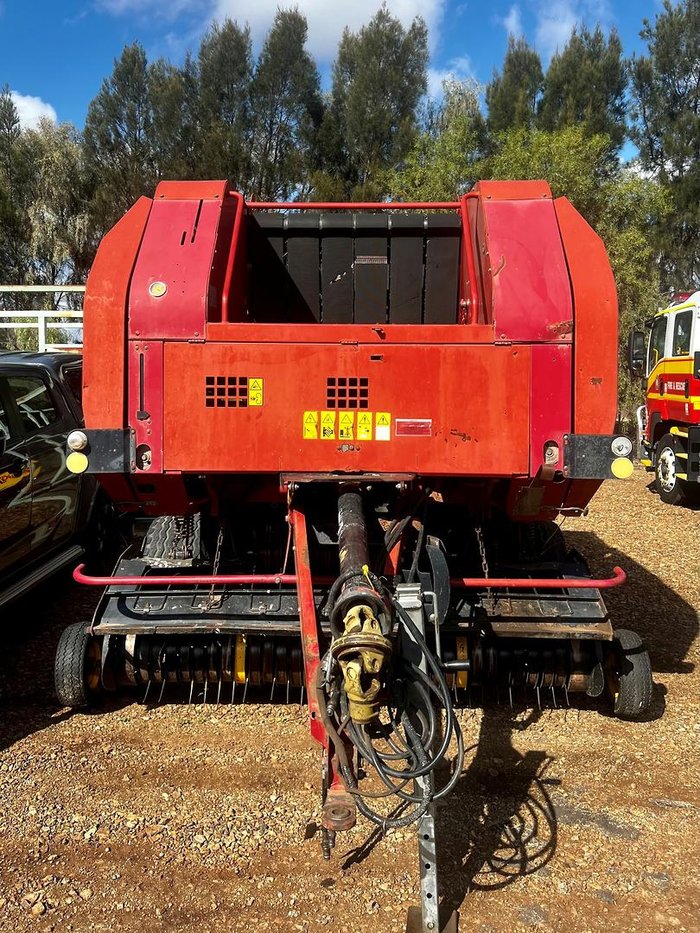 2004 New Holland Br740