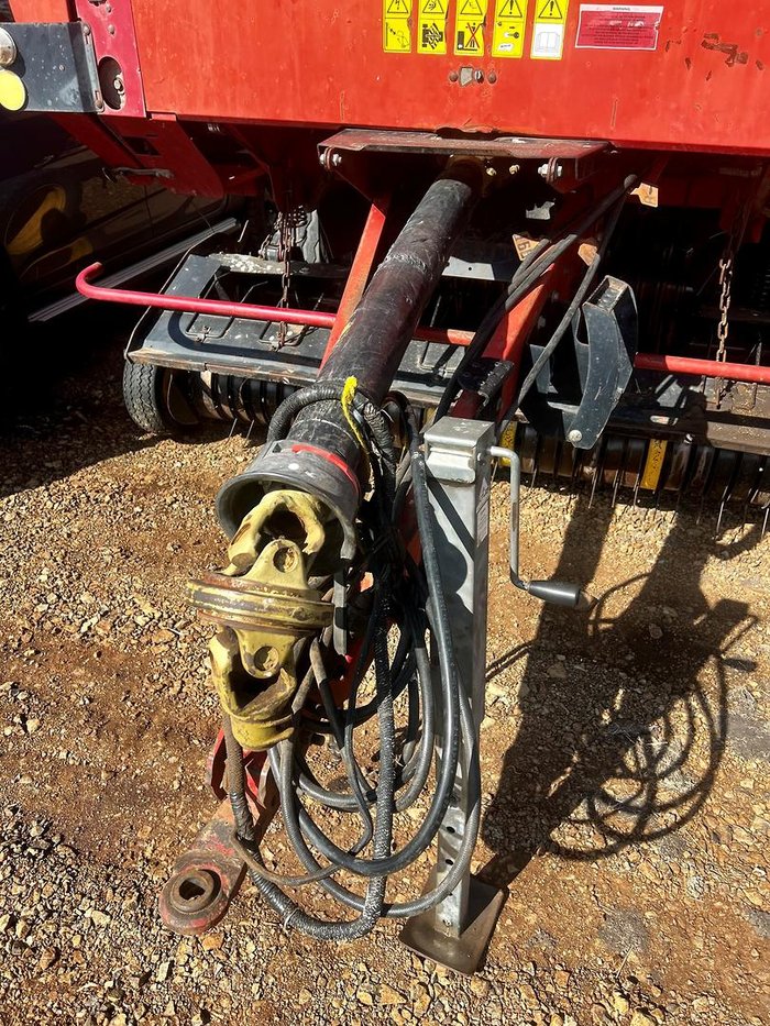 2004 New Holland Br740