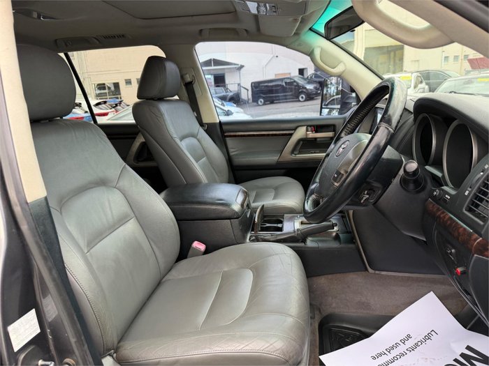2010 TOYOTA LANDCRUISER VX (4x4)