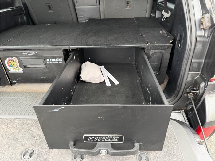 2010 TOYOTA LANDCRUISER VX (4x4)