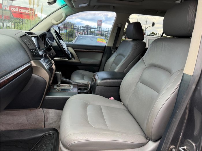2010 TOYOTA LANDCRUISER VX (4x4)