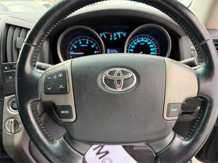 2010 TOYOTA LANDCRUISER VX (4x4)
