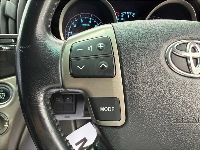 2010 TOYOTA LANDCRUISER VX (4x4)