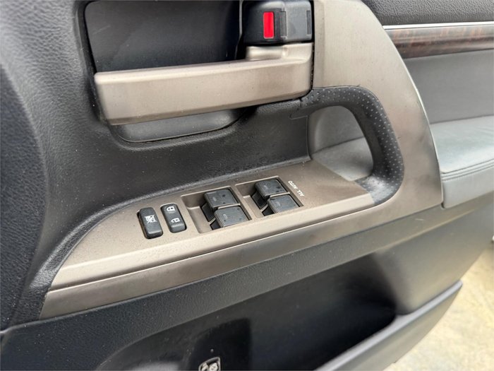 2010 TOYOTA LANDCRUISER VX (4x4)