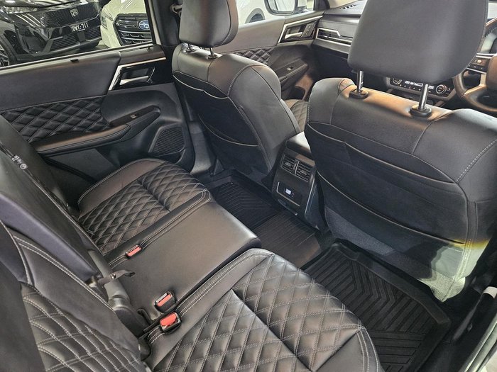 2023 Mitsubishi Outlander PHEV Exceed