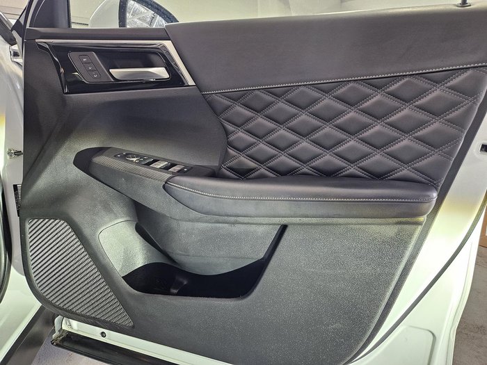 2023 Mitsubishi Outlander PHEV Exceed