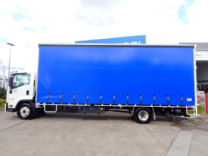 2018 ISUZU FRR 107-210