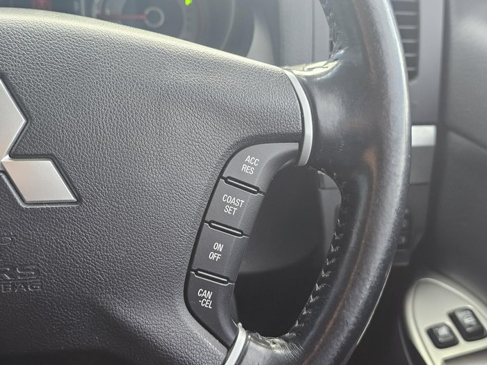 2017 Mitsubishi Pajero GLS