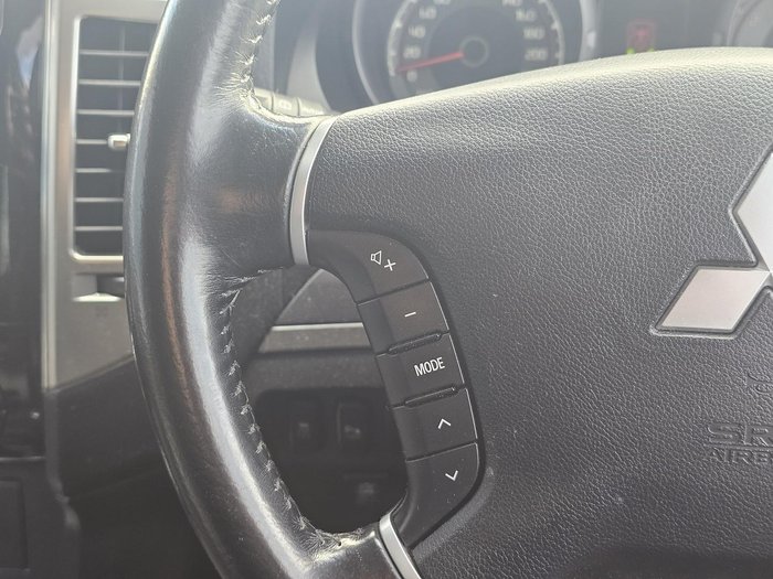 2017 Mitsubishi Pajero GLS