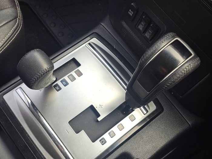 2017 Mitsubishi Pajero GLS