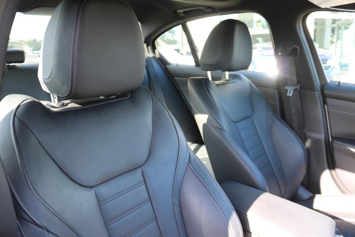 2022 BMW 3 Series 320i M Sport