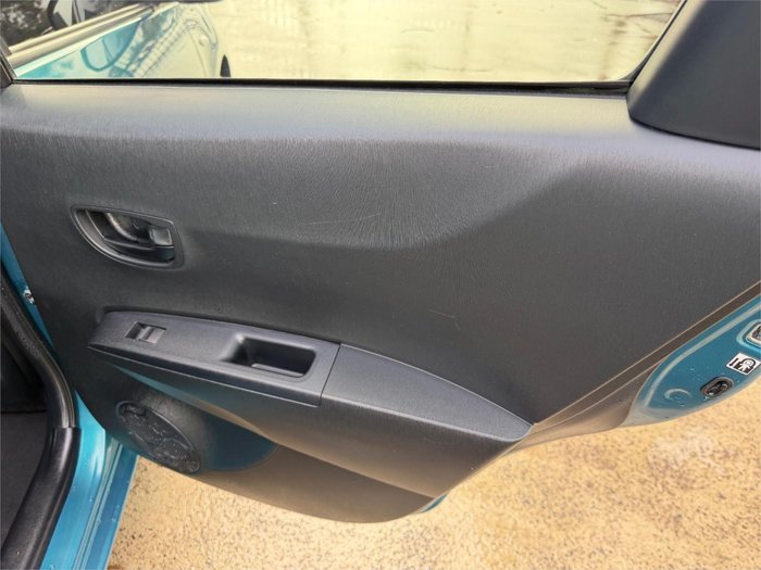 2012 TOYOTA YARIS YR