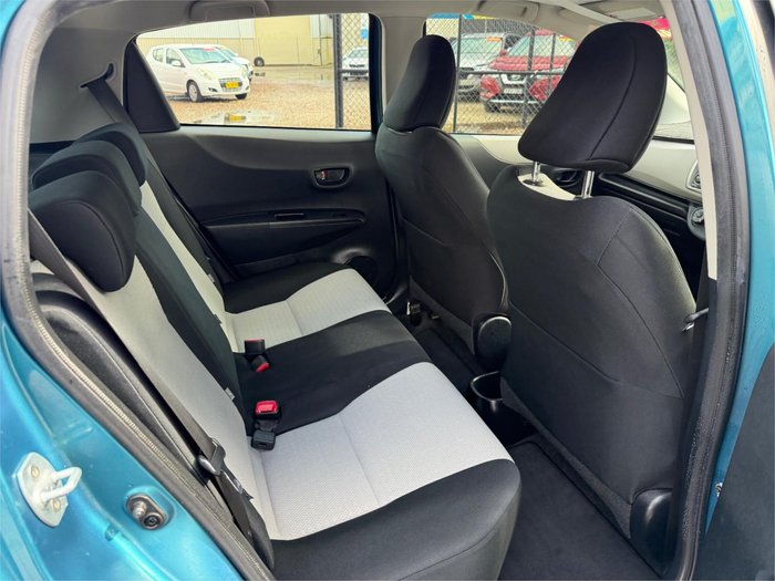 2012 TOYOTA YARIS YR