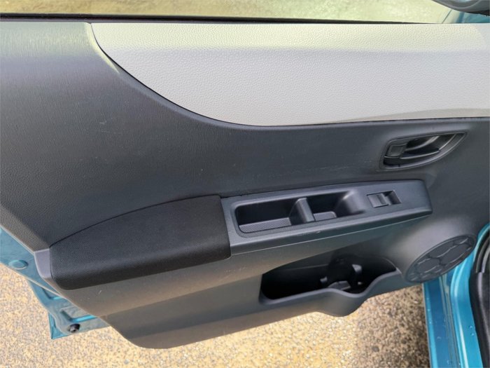 2012 TOYOTA YARIS YR