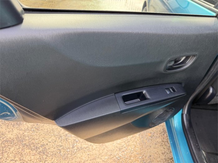 2012 TOYOTA YARIS YR