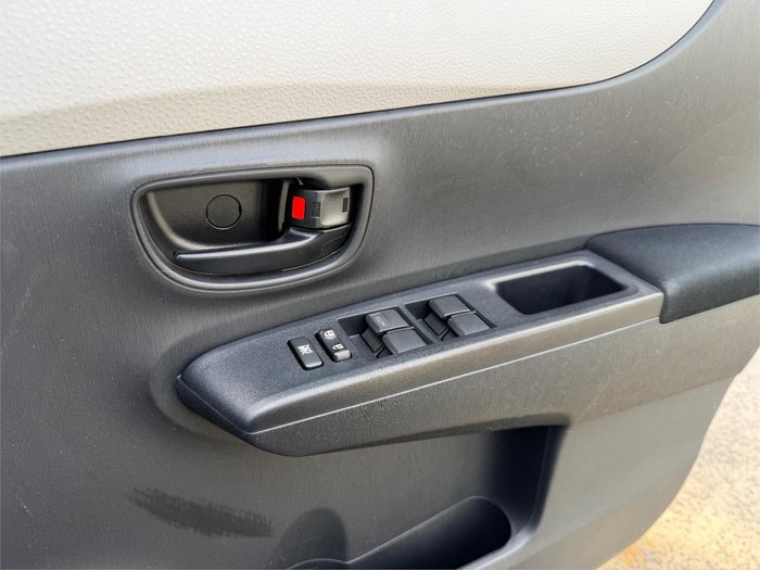2012 TOYOTA YARIS YR