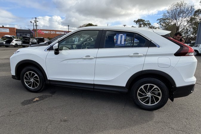 2024 MITSUBISHI ECLIPSE CROSS ES (2WD)