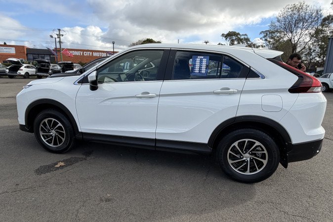 2024 MITSUBISHI ECLIPSE CROSS ES (2WD)