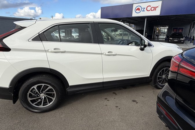 2024 MITSUBISHI ECLIPSE CROSS ES (2WD)