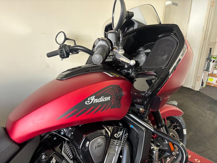2024 Indian CHALLENGER DARK HORSE Red