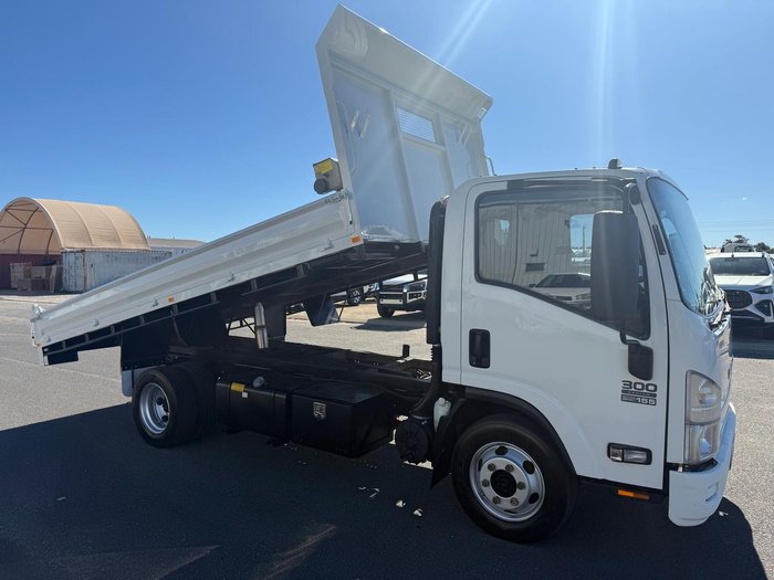 2014 Isuzu N Series NPR 300