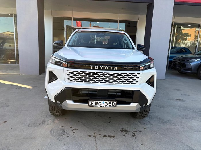 2025 Toyota Hilux SR 48V