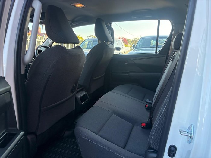 2025 Toyota Hilux SR 48V