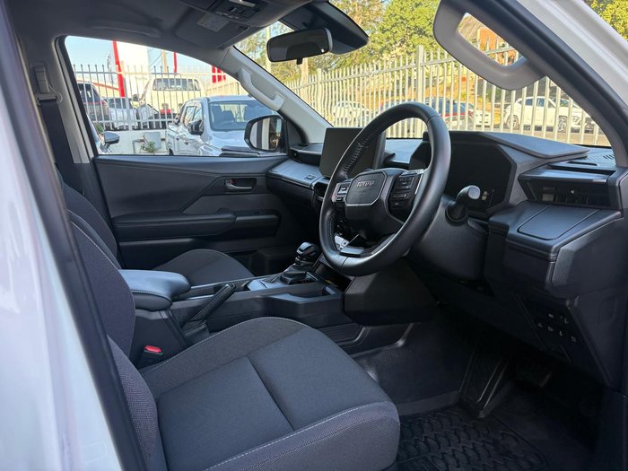 2025 Toyota Hilux SR 48V
