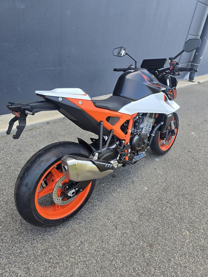 2026 KTM 990 Duke R Duke Black