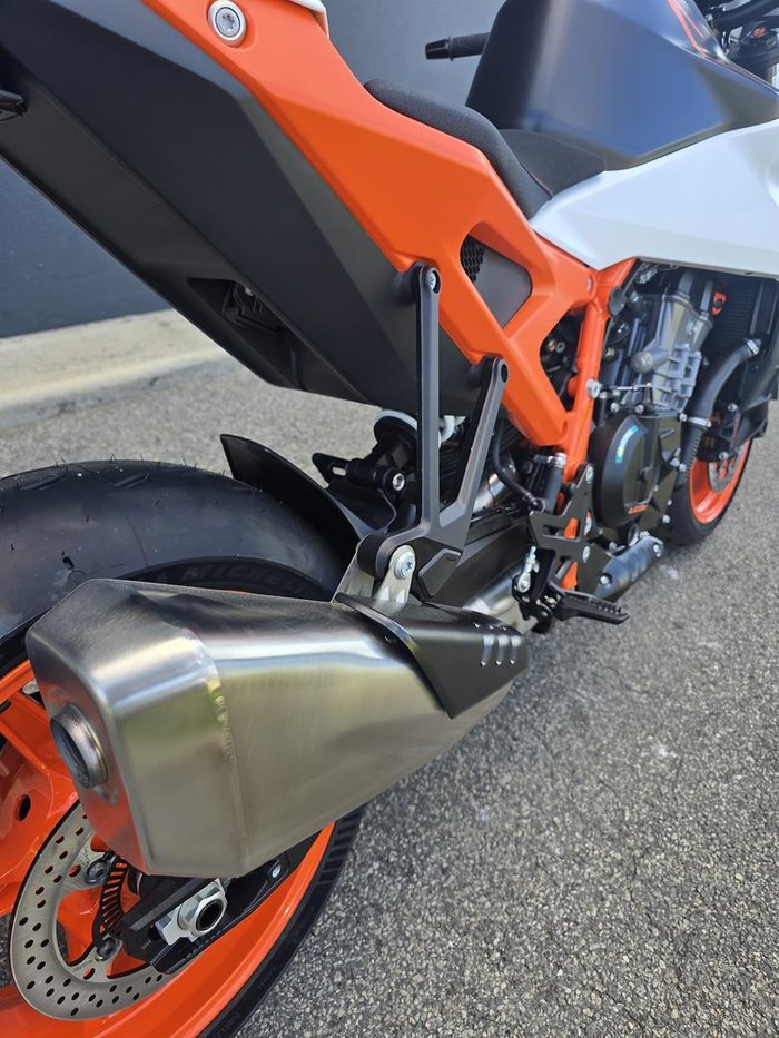 2026 KTM 990 Duke R Duke Black