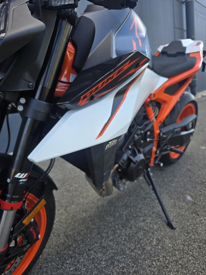 2026 KTM 990 Duke R Duke Black