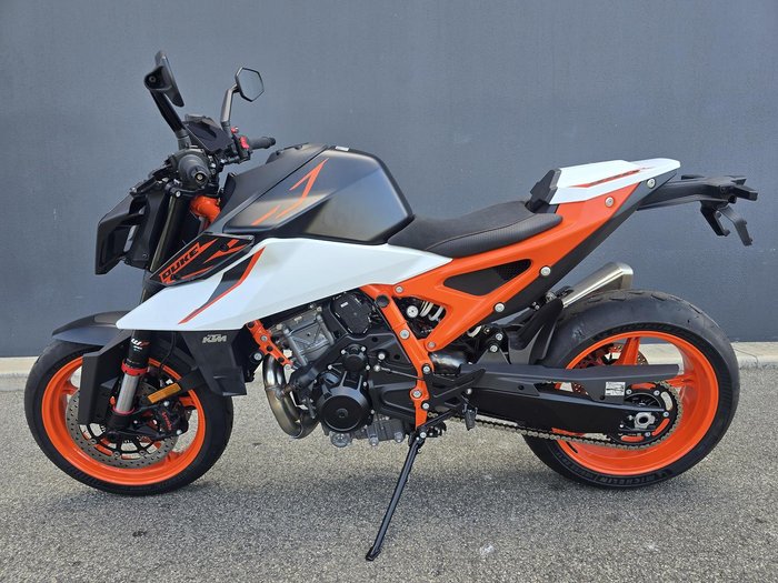 2026 KTM 990 Duke R Duke Black