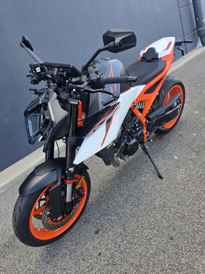 2026 KTM 990 Duke R Duke Black