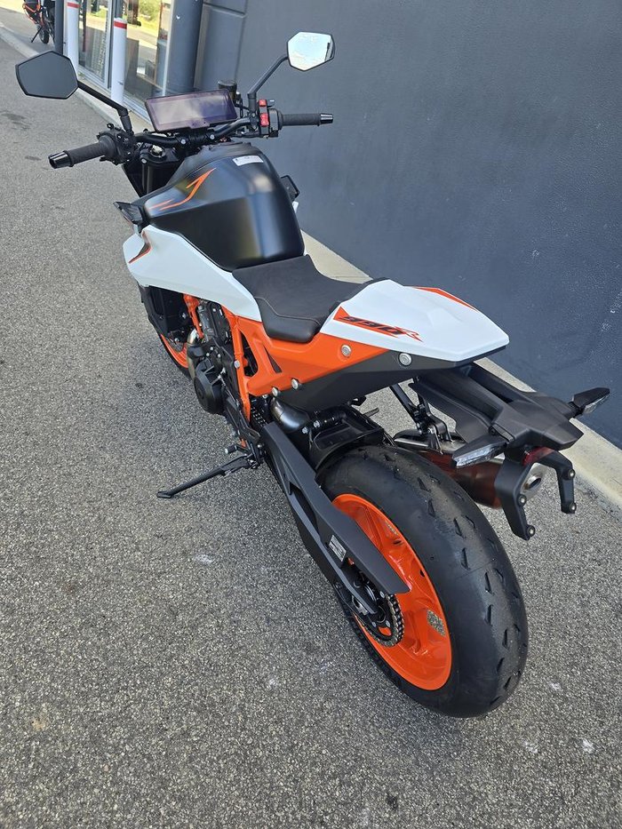 2026 KTM 990 Duke R Duke Black