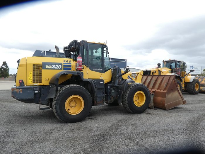 2019 Komatsu WA320 8