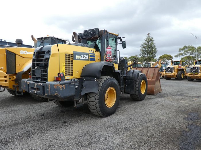 2019 Komatsu WA320 8