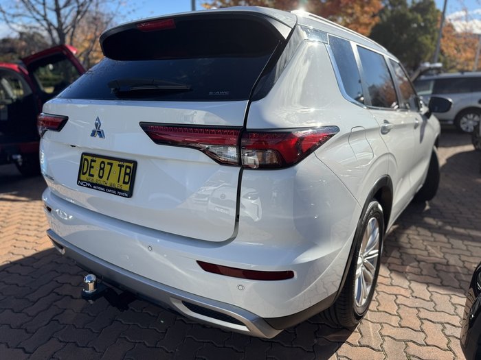 2022 Mitsubishi Outlander LS