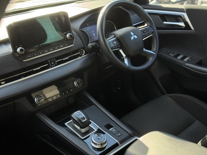 2022 Mitsubishi Outlander LS