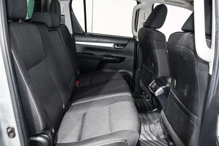 2022 Toyota Hilux SR5