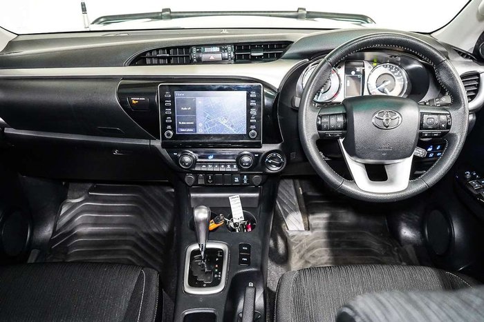 2022 Toyota Hilux SR5