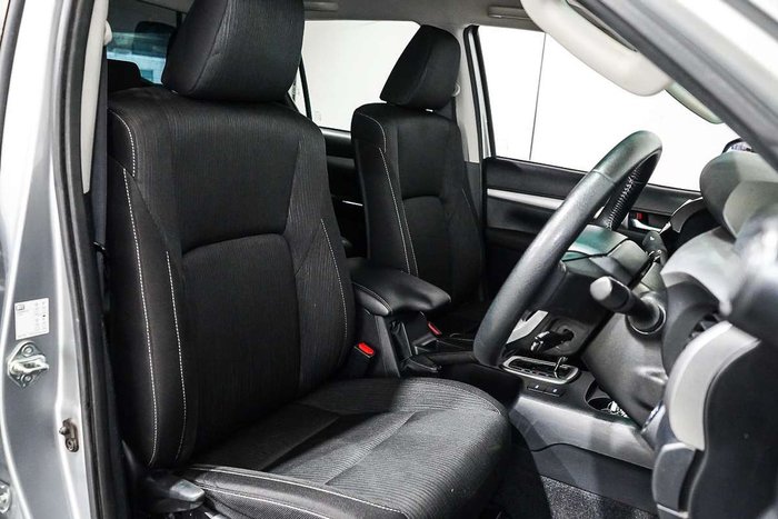 2022 Toyota Hilux SR5