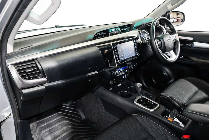 2022 Toyota Hilux SR5