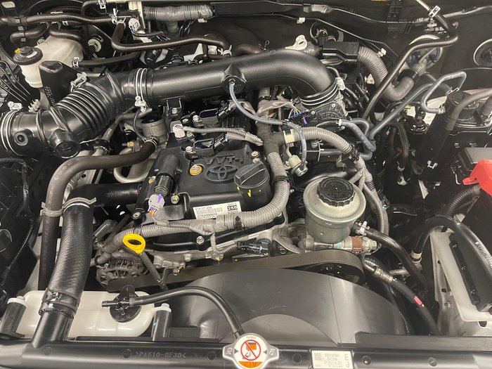 2018 Toyota Hilux Workmate TGN121R 4x2 Glacier White