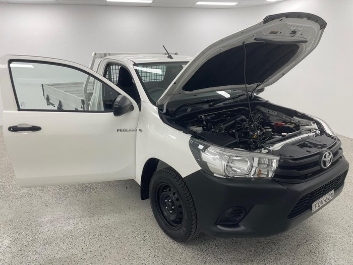 2018 Toyota Hilux Workmate TGN121R 4x2 Glacier White