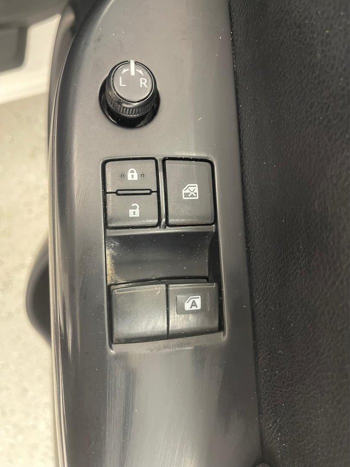 2018 Toyota Hilux Workmate TGN121R 4x2 Glacier White